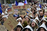 Boj o ČT: „Loupit má Rumcajs, a ne vláda,“ bouřili studenti. Nekradu, hřímal Okamura