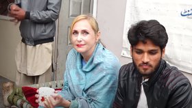 Češka (65) odletěla do Pákistánu, aby se provdala za zajíčka (23): Chybí mi domov, přiznává