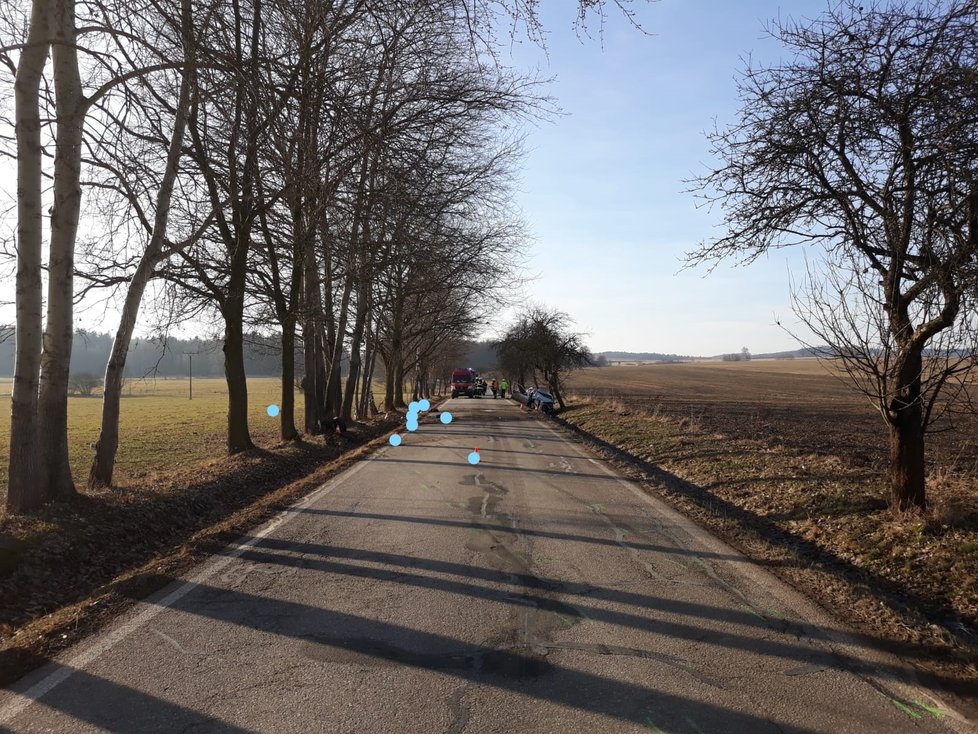 U Českých Budějovic zemřeli dva cyklisté po srážce s autem.