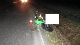 Tragická nehoda se stala u Českých Budějovic. Motorkář (†39) sjel mimo vozovku, nehodu nepřežil. (19.12.2021)