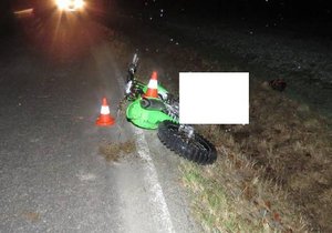 Tragická nehoda se stala u Českých Budějovic. Motorkář (†39) sjel mimo vozovku, nehodu nepřežil. (19.12.2021)