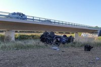 Záhadná nehoda u Neplachova: Mladou řidičku našli ráno mrtvou ve zdemolovaném autě