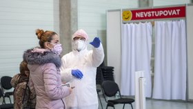 V Českých Budějovicích zahájilo provoz nové velkokapacitní centrum na PCR odběry na koronavirus (13. 1. 2022)