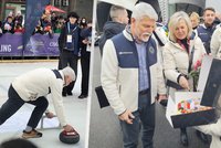 Pavlovi na Olympijském festivalu: Obří dort s AI fotkou a curlingový souboj s Kubou. Kdo vyhrál?