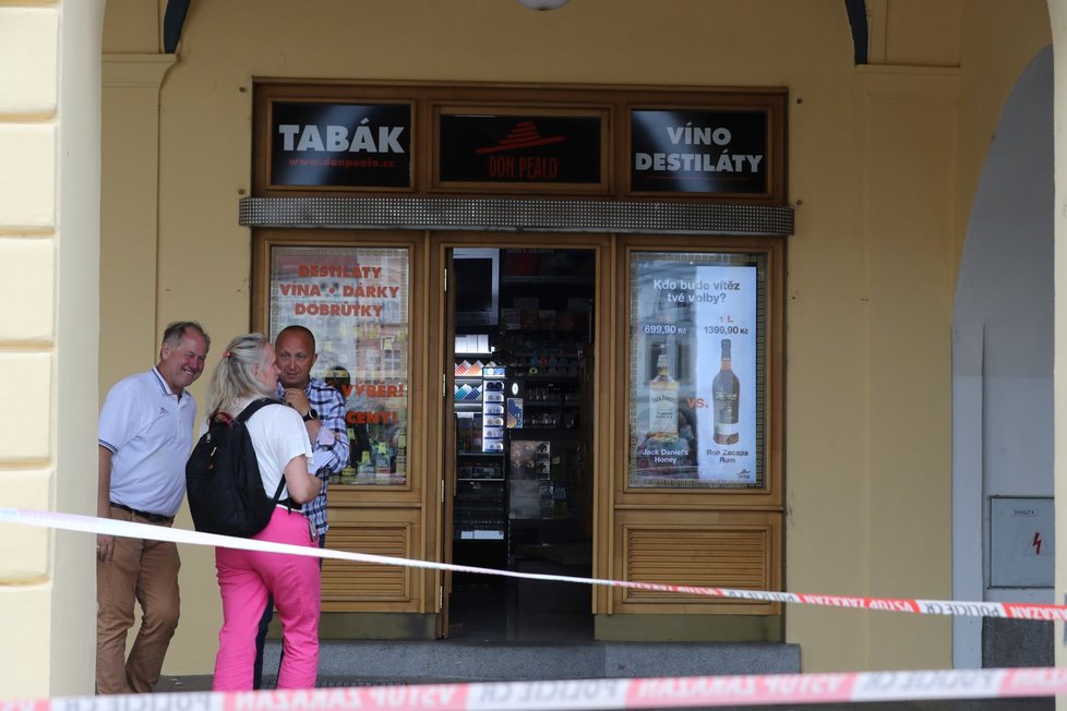 Muž v centru Českých Budějovic držel ženu jako rukojmí.