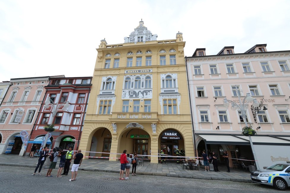 Muž v centru Českých Budějovic držel ženu jako rukojmí.