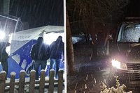 Před domem na Českobudějovicku našli mrtvou ženu a muže: Případ řeší policie