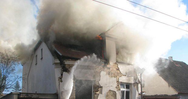 Dva muži v Halenkově zemřeli při výbuchu: Vyráběli domácí pálenku. (ilustrační foto)
