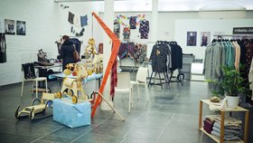 Už potřetí se České centrum v Bruselu podílelo na festivalu POP & SHOP: EUNIC European Fashion and Design Market, který proběhl ve dnech od 21. do 23. října v bruselském DeMarkten. Akci organizoval EUNIC Brussels, síť evropských kulturních institutů se sídlem v Bruselu. Jejím cílem je vytvořit v Bruselu prostor pro prezentaci mladých návrhářů z Evropských zemí. Letos se představilo 33 designérů ze 7 evropských zemí vč. České republiky