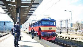 Podzimní práce na železničních úsecích v Praze komplikují dopravu mimoměstským cestujícím. (ilustrační foto)