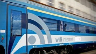 Cestující ve vlacích příliš používají internet, České dráhy uvažují o omezení připojení
