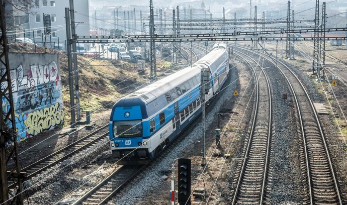 Zavádění nejmodernějších vozidel je podle ministra dopravy Martina Kupky (ODS) klíčovým krokem pro větší atraktivitu cestování na železnici.