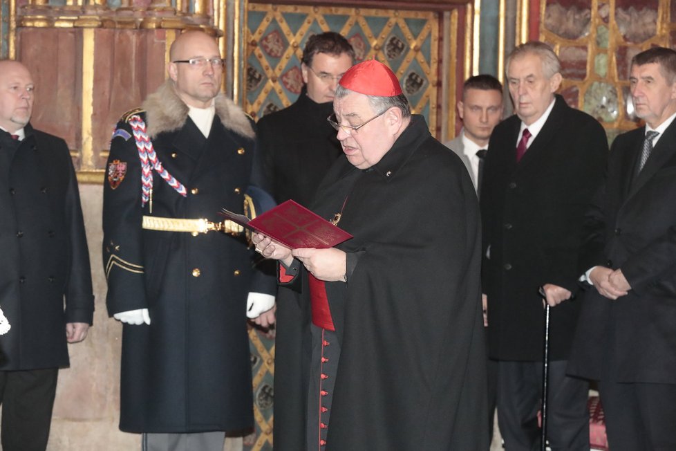 Slavnostní ukládání korunovačních klenotů v Chrámu svatého Víta.