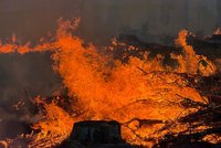 Požár v Českém Švýcarsku lokalizovali: Na místě 500 hasičů