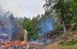 Požár zasáhl dvě rekreační, dříve lovecké chaty Na Tokáni.