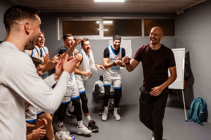 Jak se reprezentace změnila? Bartoň nedělá z basketu vědu. Hruban: Hrajeme o obraz nároďáku Jak se reprezentace změnila? Bartoň nedělá z basketu vědu. Hruban: Hrajeme o obraz nároďáku