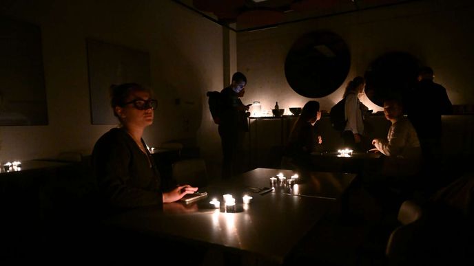 Při blackoutu do několika hodin přestanou fungovat mobilní vysílače i internet Při blackoutu do několika hodin přestanou fungovat mobilní vysílače i internet