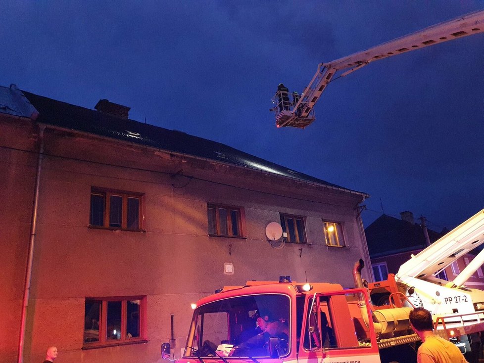 Hasiči pokračují v likvidaci následků krupobití v Moravském Berouně a jeho místních částech