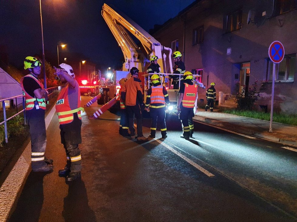 Hasiči pokračují v likvidaci následků krupobití v Moravském Berouně a jeho místních částech