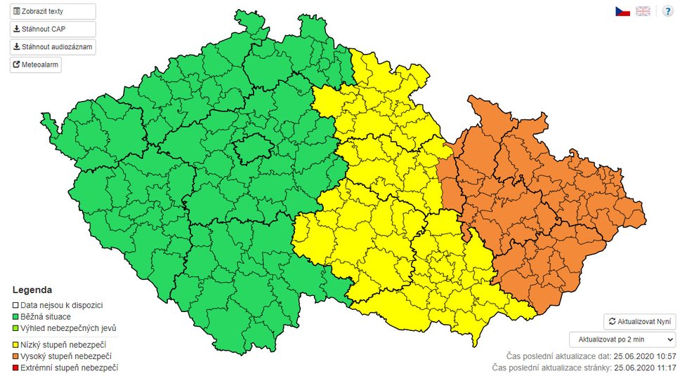 Na Česko se řítí bouřky: Na východě hrozí nebezpečí povodní.