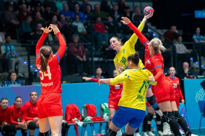 České házenkářky prohrály na MS i podruhé. Nestačily na favorizované Brazilky České házenkářky prohrály na MS i podruhé. Nestačily na favorizované Brazilky