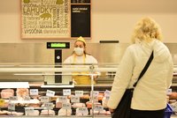 Za mouku, maso či olej si Češi značně připlatí. O kolik vzrostly ceny potravin? Ekonom: Zdražování nekončí