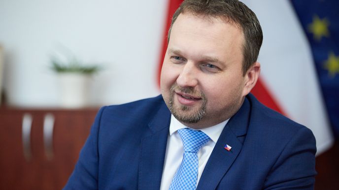 Ministr práce a sociálních věcí Marian Jurečka prosazuje zachování výchovného a jeho valorizaci.