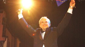 Oslava vstupu ČR do EU v květnu 2004 na Staromáku: Tehdejší premiér Vladimír Špidla