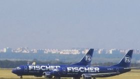 Airbus A-319 českého letectva má poruchu a preto ho odťahujú zo štartovacej plochy ruzynského letiska. Premiér Jan Fischer zatiaľ neodletel do Bruselu.