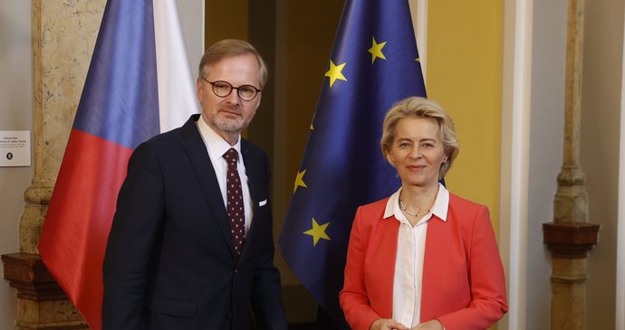Šéfka EK Ursula von der Leyenová v Česku na summitu k Zelené dohodě pro Evropu. Na snímku s premiérem Fialou.