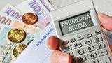 Průměrná mzda se vyšvihla na 32 466 korun. V Praze berou lidé přes 40 tisíc