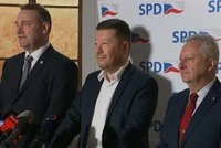 Podivná tiskovka SPD: Mlčící Zůna neřekl ani slovo a na Ukrajinu nepojede. Okamura šil i do F-35