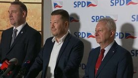 Podivná tiskovka SPD: Mlčící Zůna neřekl ani slovo a na Ukrajinu nepojede. Okamura šil i do F-35