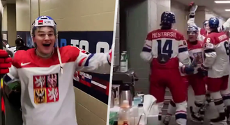 Junioři šíleli po postupu do finále: Blázinec v kabině! Junioři šíleli po postupu do finále: Blázinec v kabině!