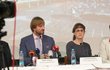 Šéfka hygieniků Eva Gottvaldová s ministrem zdravotnictví Adamem Vojtěchem na mimořádné tiskové konferenci k opatřením kvůli koronaviru. (26.1.2020)