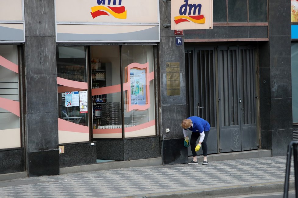 Obchody kvůli šíření koronaviru musí více dbát na hygienu. (19. 3. 2020)