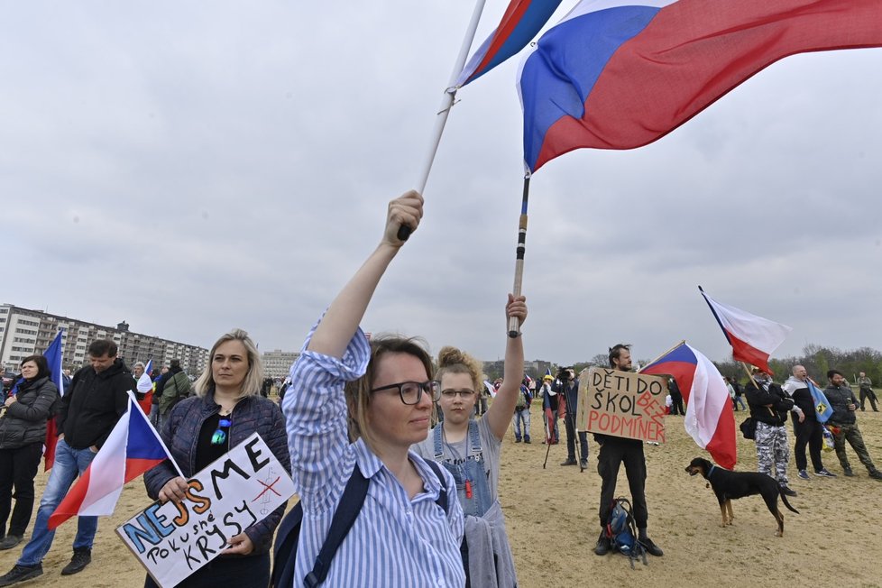 Lidé se sešli na demonstraci proti vládě a za dodržování občanských svobod na pražské Letné (1. 5. 2021).