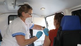 Koronavirus v Česku: Mobilní očkovací týmy