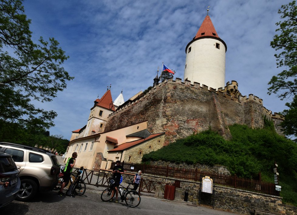 Rozvolnění v Česku: Turisté se mohli vrátit na hrady i zámky. Včetně prohlídek, byť s jistými omezeními. Foto z Křivoklátu (5. 6. 2021).