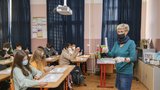 Mladší gympláci se budou testovat PCR metodou, Praha koupila 9 tisíc testů. „Děti je lépe snáší,“ říká radní