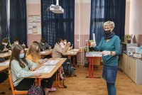 Praze hrozí nedostatek antigenních testů pro školáky. Vypíše tendr na PCR testy ze slin