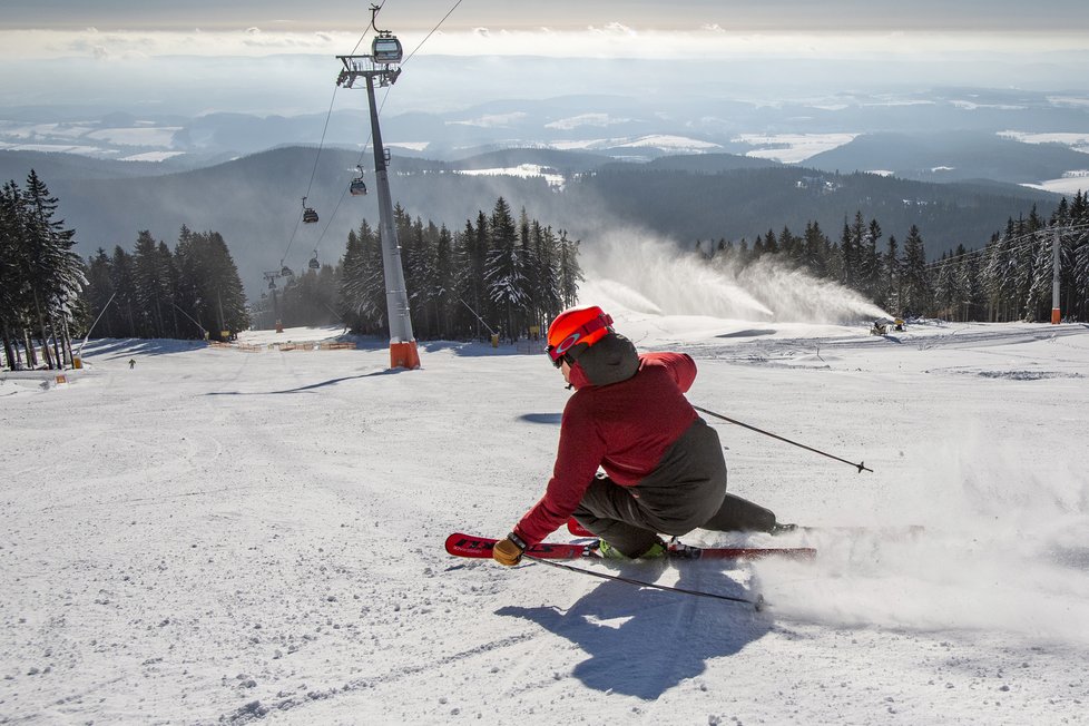 Horská služba varuje v Krkonoších před ledovkou a náledím (17. 12. 2021).