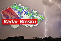 Do Česka se vrátí bouřky, hrozí kroupy a vydatné srážky i v místech požáru. Sledujte radar Blesku