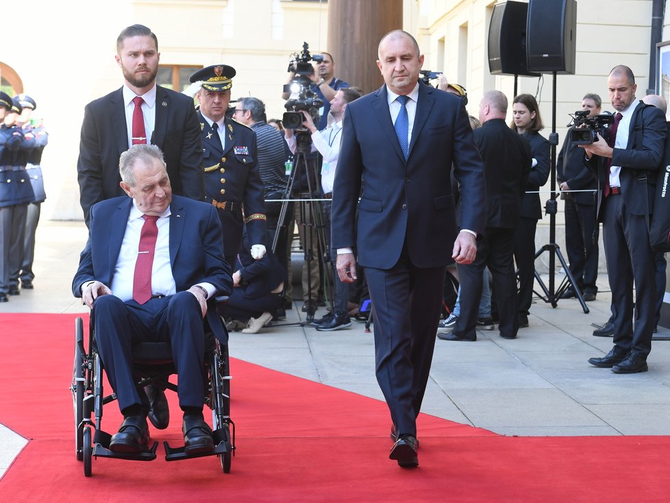 Prezident Zeman na Pražském hradě přivítal bulharského kolegu Rumena Radeva. (10.05.2022)