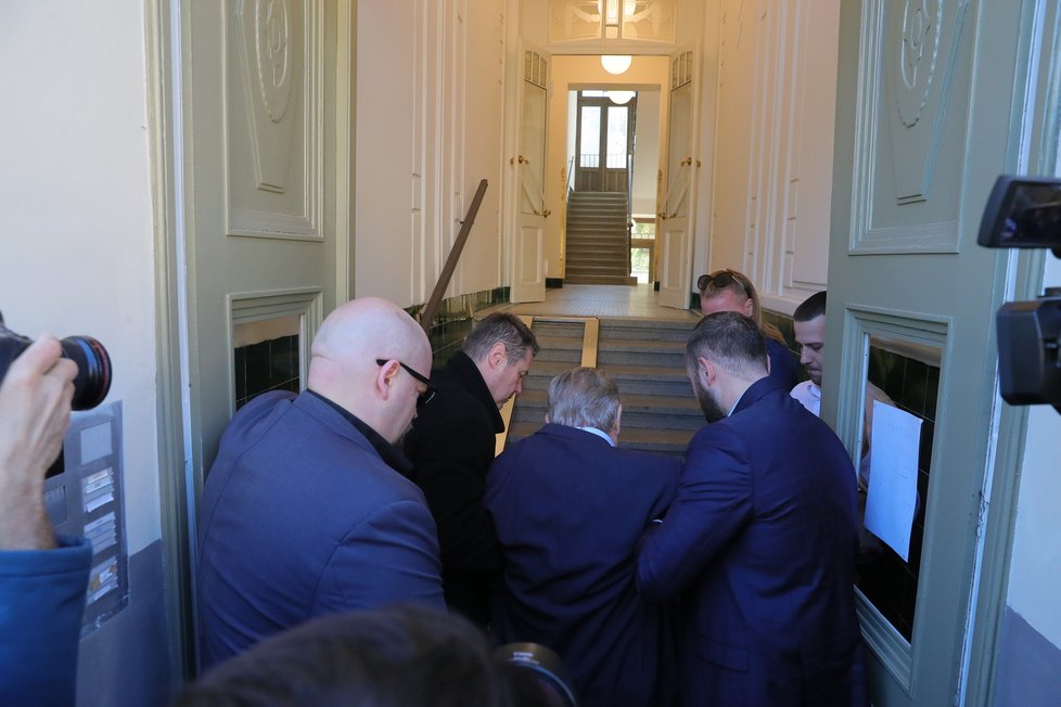 Exprezident Zeman otevřel svou kancelář, (19.04.2023).
