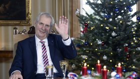 Zeman má dovolenou, ukáže se jen na Štěpána. A vrátí se k tradici se šéfem Senátu