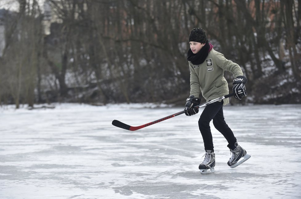 Nejnižší teplotu meteorologové zaznamenali v Orlickém Záhoří na Rychnovsku, kde teploměr ukázal -24,1°C.