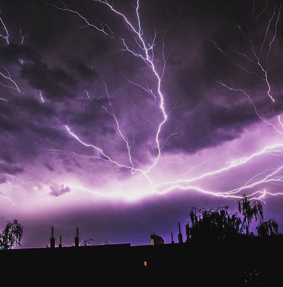 Do Česka už se zase ženou bouřky (archivní foto)