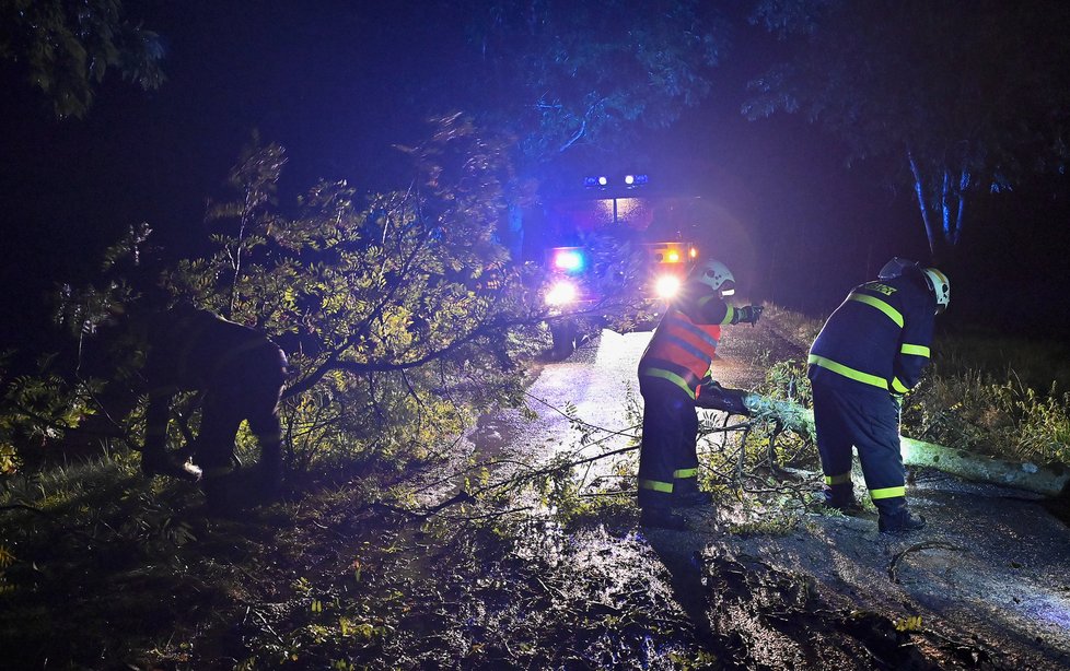 Bouře na Vysočině zkomplikovala na mnoha místech Jihlavska a Pelhřimovska dopravu.