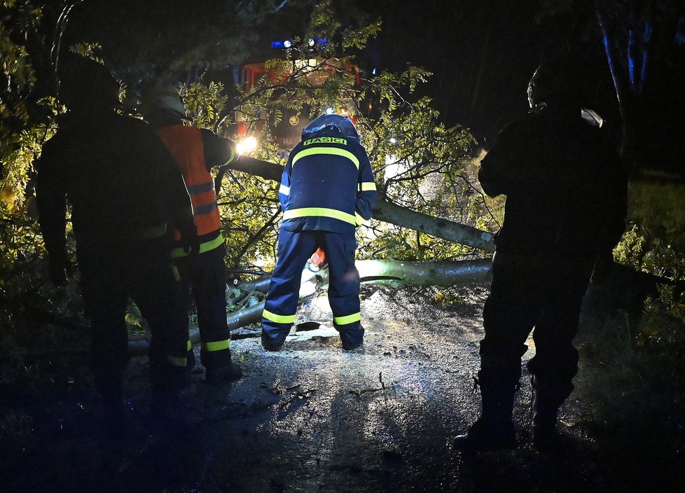 Bouře na Vysočině zkomplikovala na mnoha místech Jihlavska a Pelhřimovska dopravu